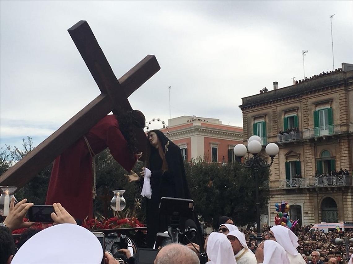 La processione dell'Incontro tra il Cristo e l'Addolorata a Bisceglie