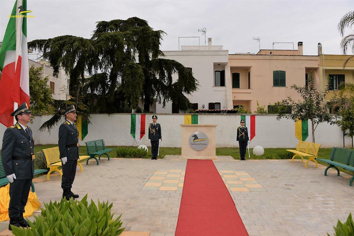 Una delle cerimonie della Guardia di Finanza nel Salento