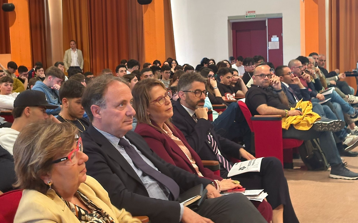 Un momento dell'iniziativa che si è svolta all'istituto Pacinotti