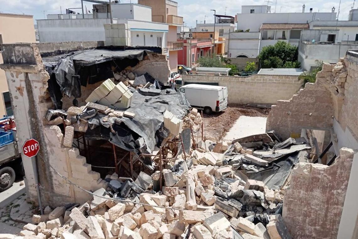 La palazzina crollata a Magliano nel Salento