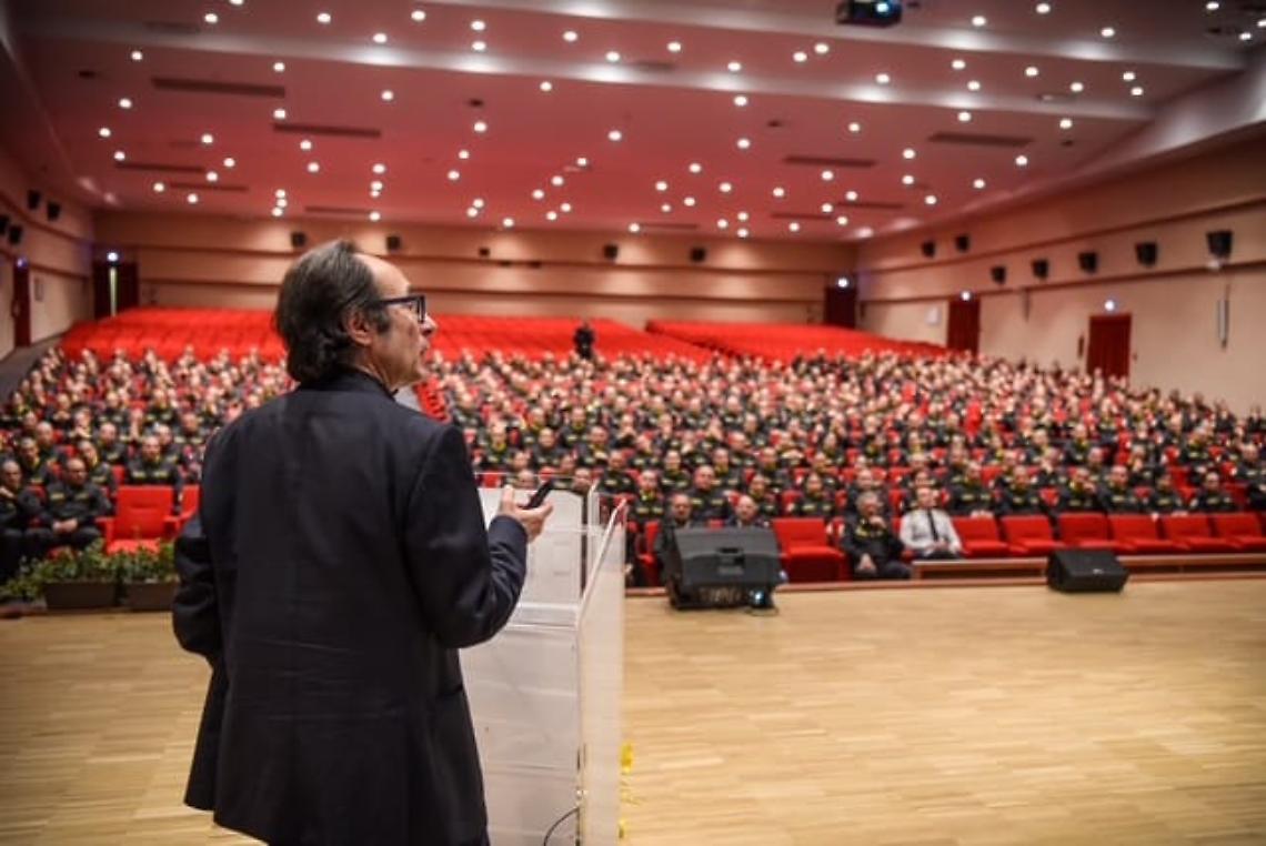Educazione alimentare e benessere: allievi della Guardia di Finanza a lezione di salute con il coach Berloco