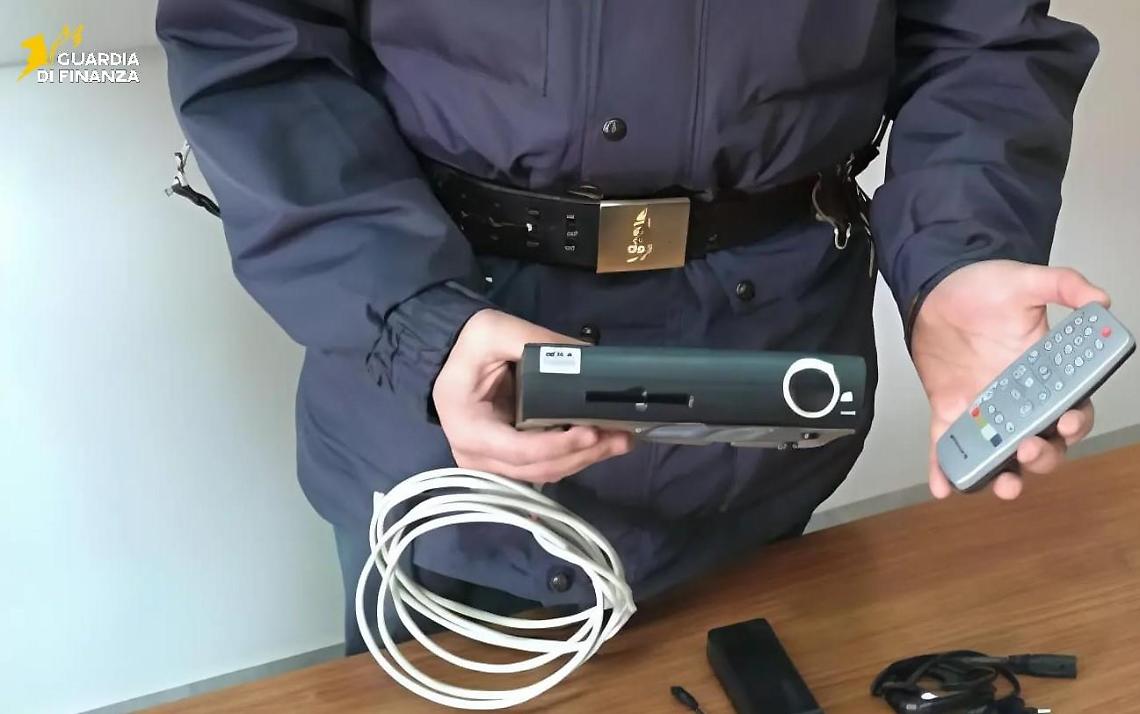 Operazione contro la pirateria televisiva della Finanza di Lecce