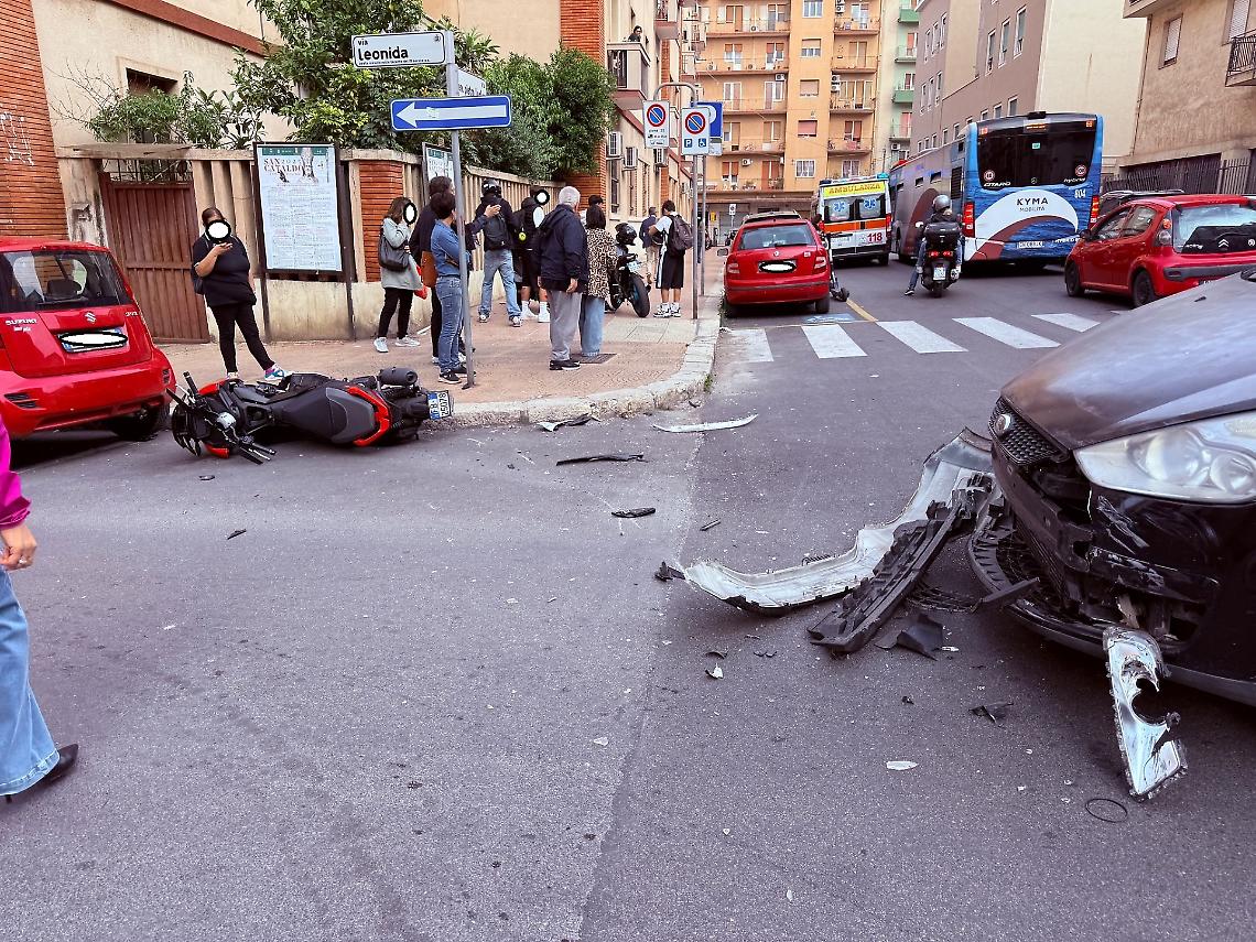 Incidente in via Leonida a Taranto - foto Francesco Manfuso