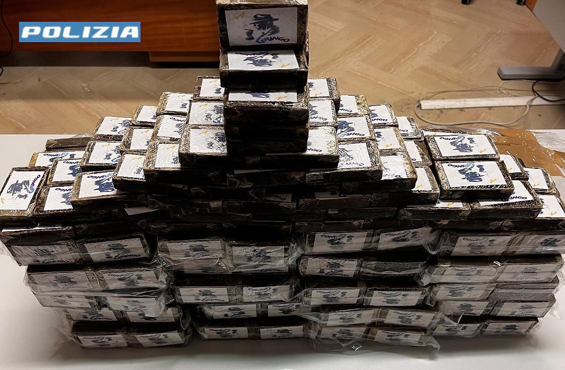 I 50 chili di hashish sequestrati dalla Polizia di Stato di Bari