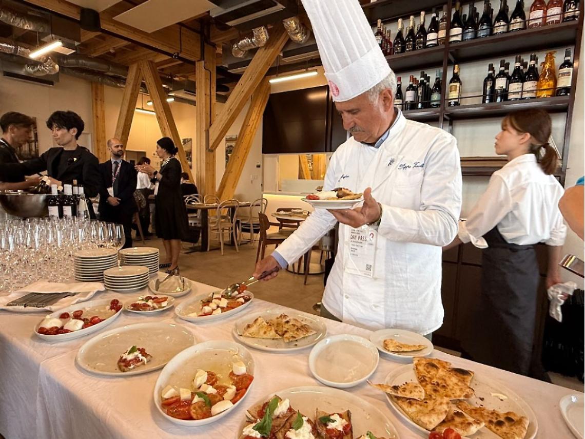 Lo chef Beppe Zullo a Osaka