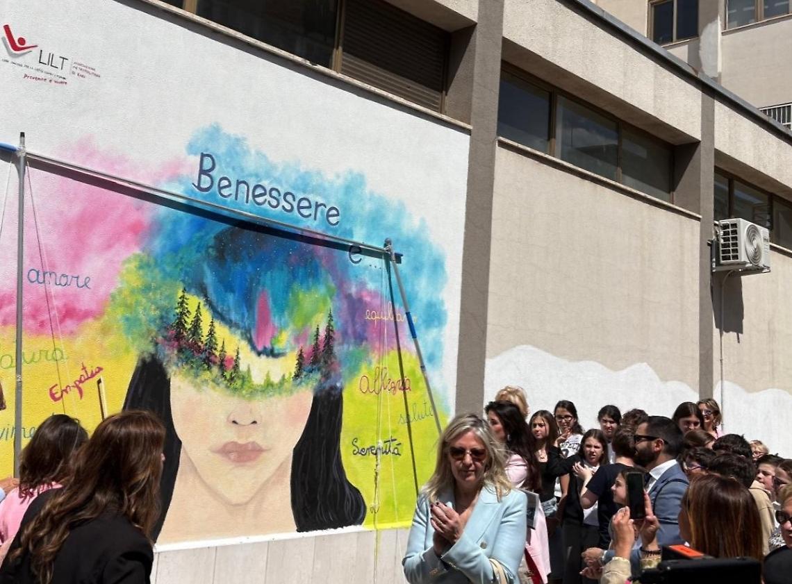Inaugurato il Murale green dedicato al Benessere all'I.C. Nicola Zingarelli di Bari