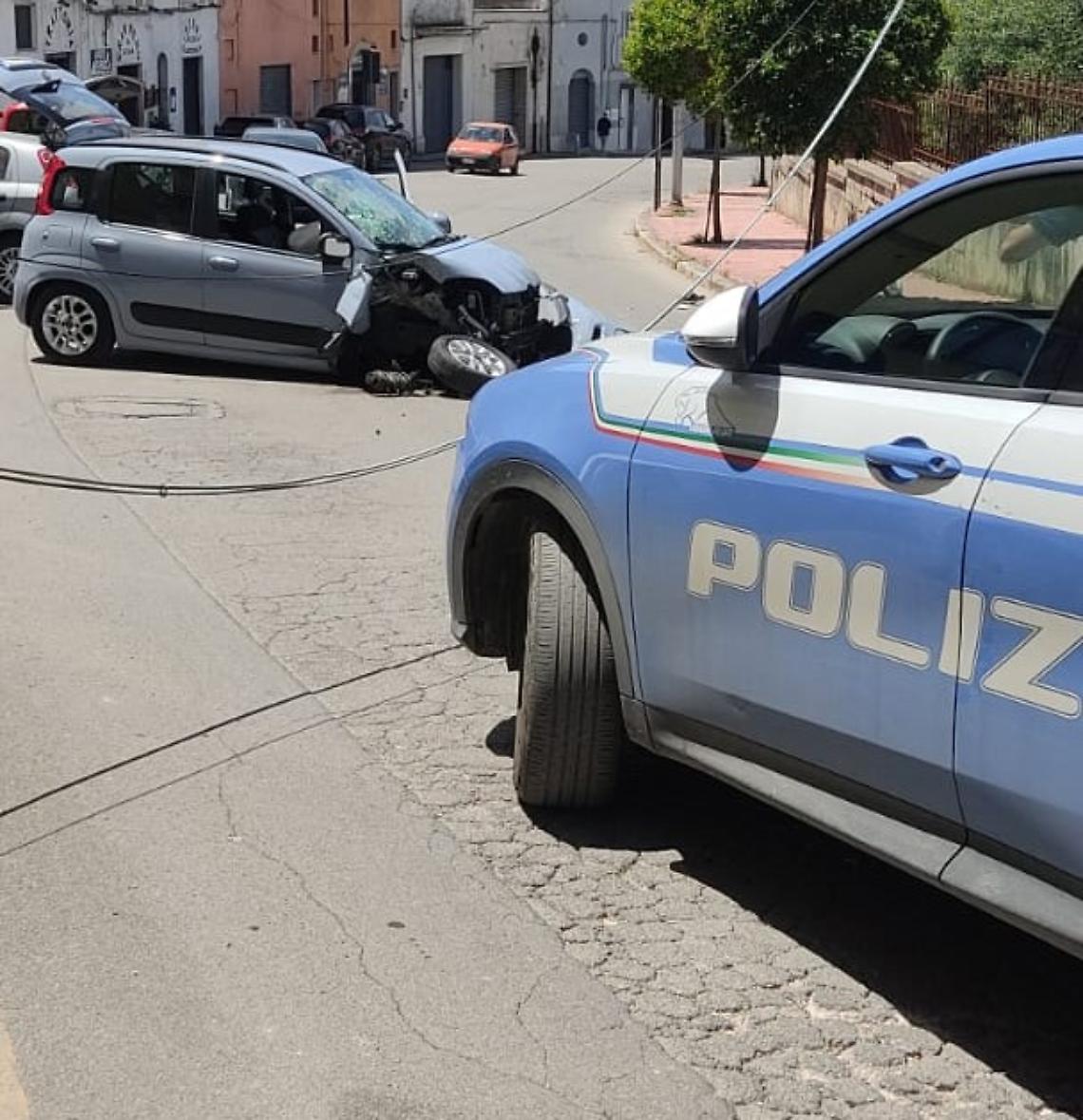 La macchina utilizzata dal latitante per la fuga