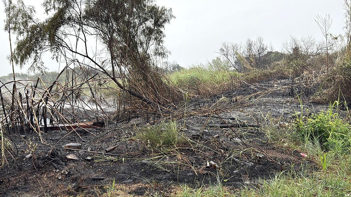 Lido Azzurro dopo l'incendio - foto di Francesco Manfuso