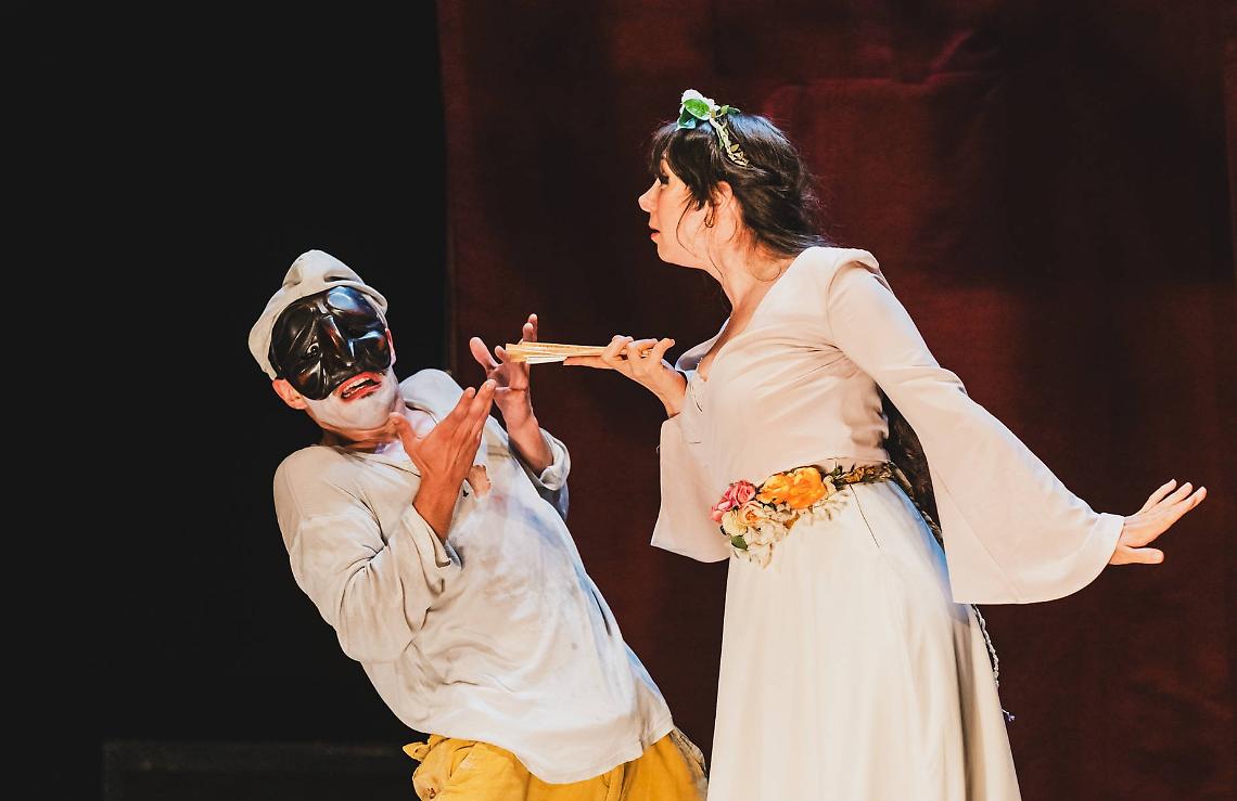 "La ridiculosa commedia": foto di scena