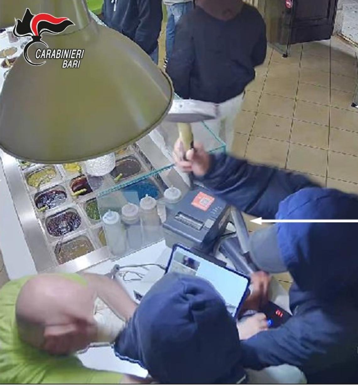 Rapina a colpi di martello ad Altamura