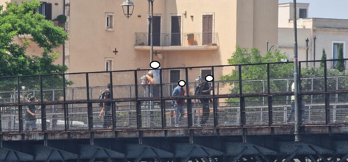 La protesta sul Ponte Girevole di Taranto