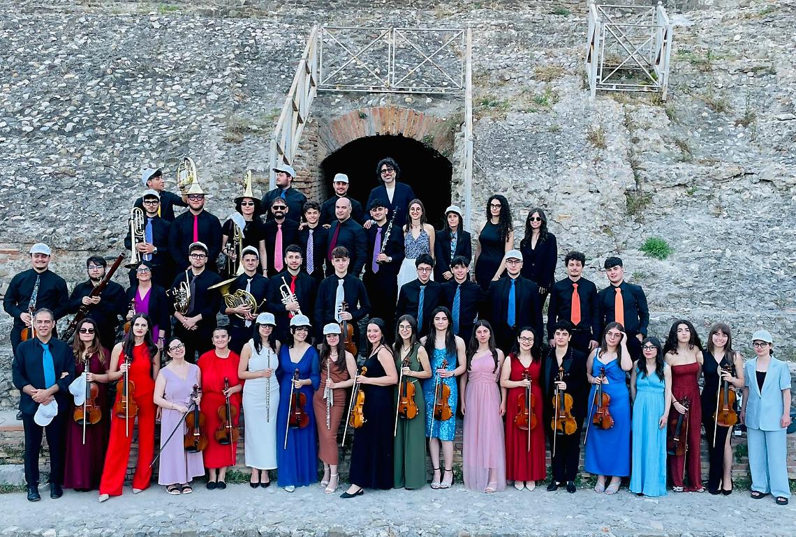 Orchestra giovanile direttori e tutor durante il tour in Albania 