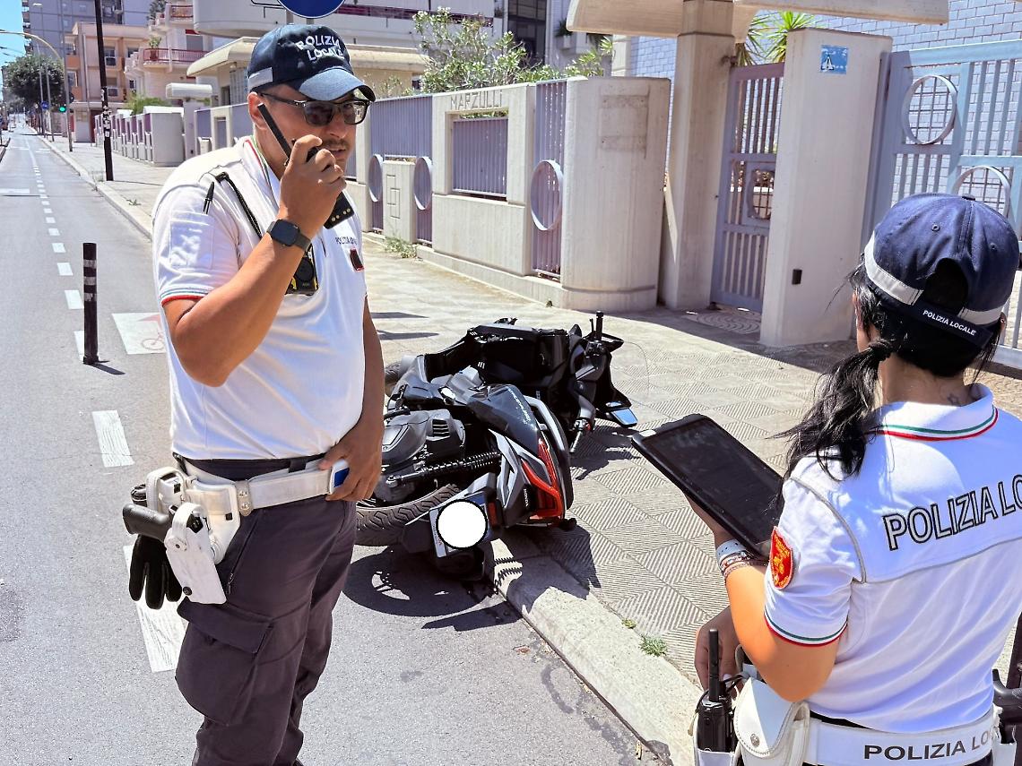 L'incidente questa mattina a Taranto - foto Francesco Manfuso