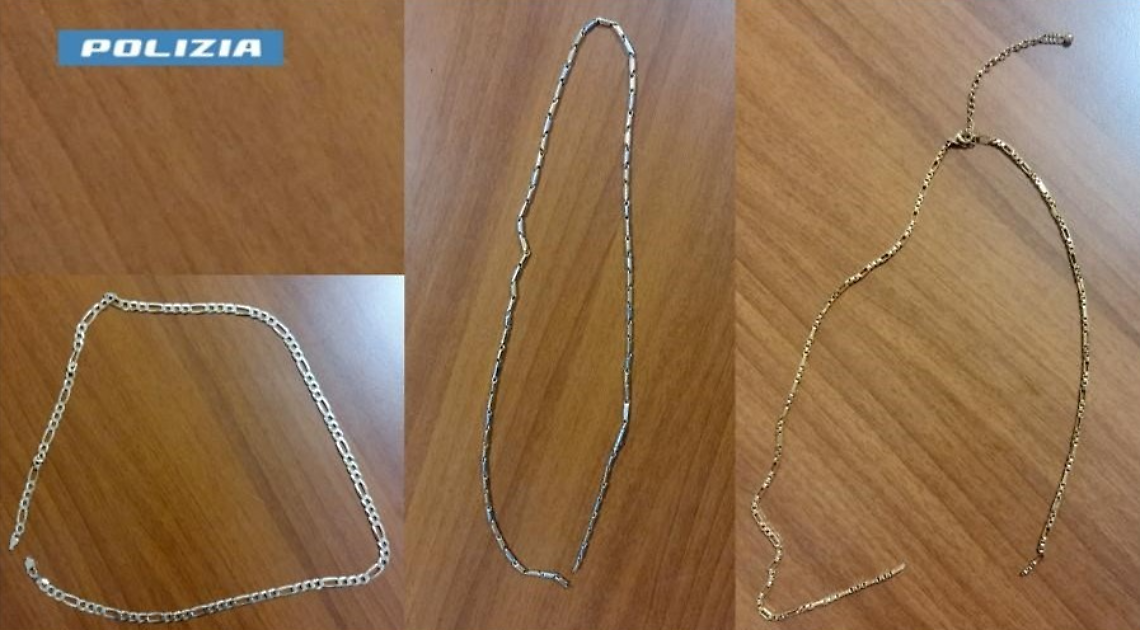 Le collanine recuperate dalla Polizia di Stato di Gallipoli