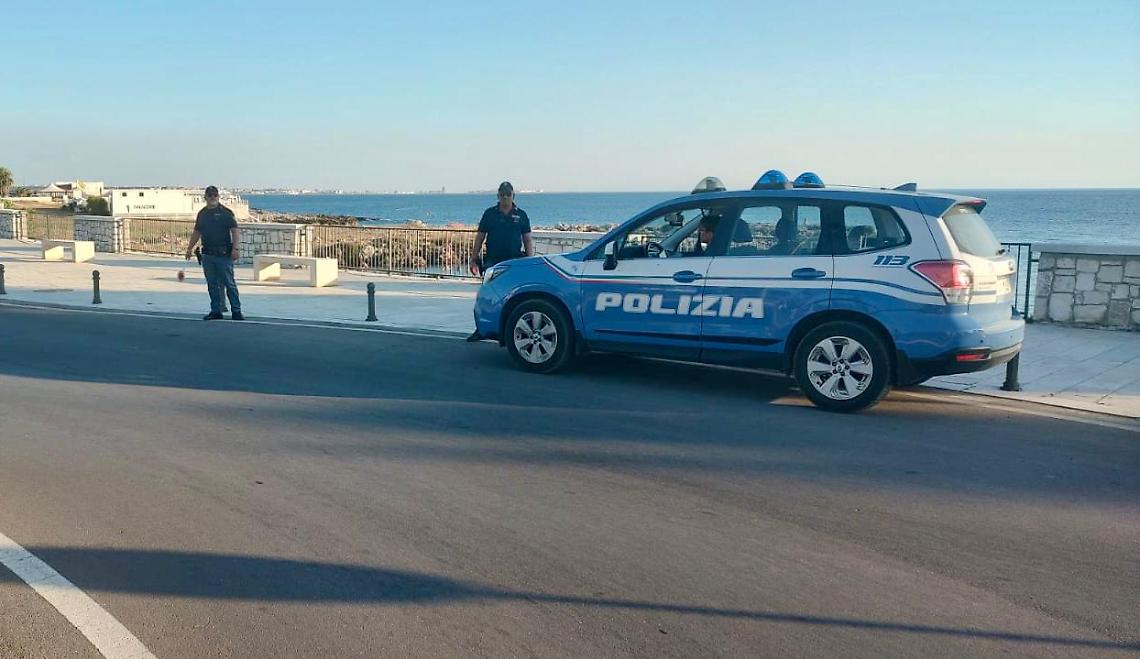 Un posto di blocco della Polizia di Stato di Lecce