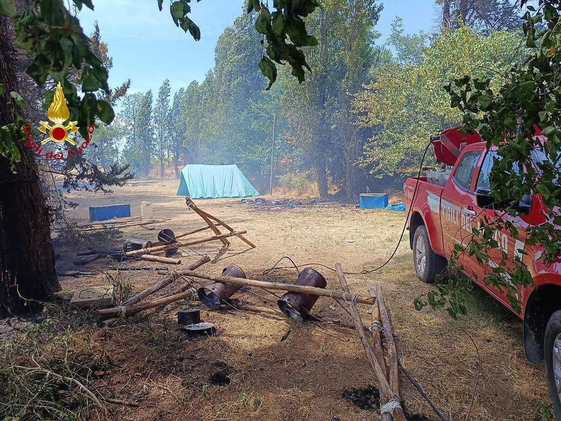 Scout tarantini in fuga dalle fiamme - foto Vigili del Fuoco