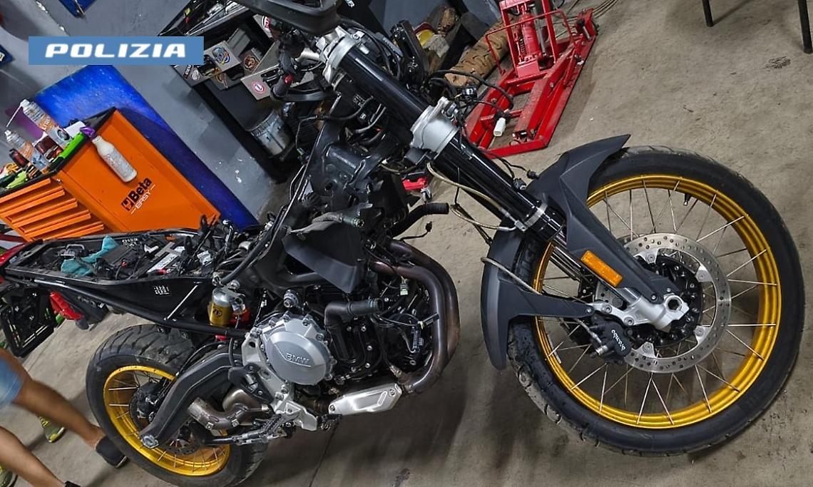 Ritrovata all’interno di un’officina una moto rubata