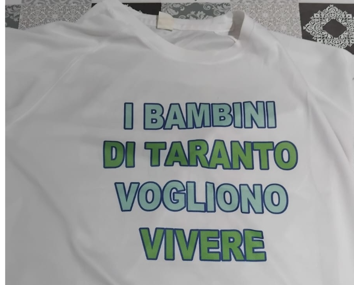 La maglieta donata alla sindaca di Genova, Silvia Salis