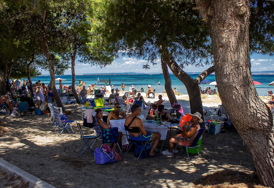 Viale del Tramonto tra bellezza e abbandono: le spiagge libere dividono i cittadini