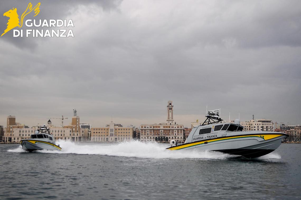 I mezzi della Guardia di Finanza di Bari