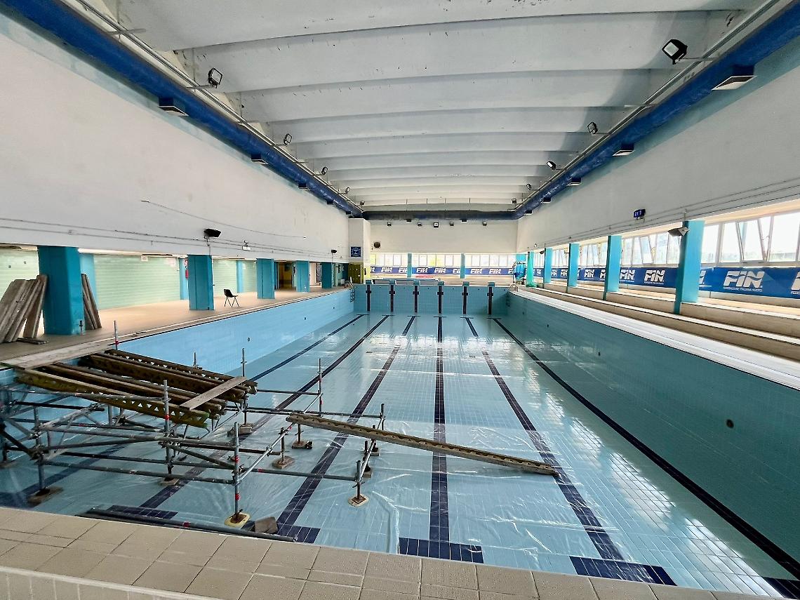 Lavori alla piscina interna da 25 metri dello Stadio del Nuoto di Bari