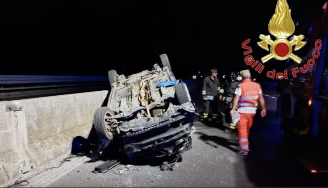 Incidente nella notte sulla Statale 16 a Boccadoro - foto Vigili del fuoco