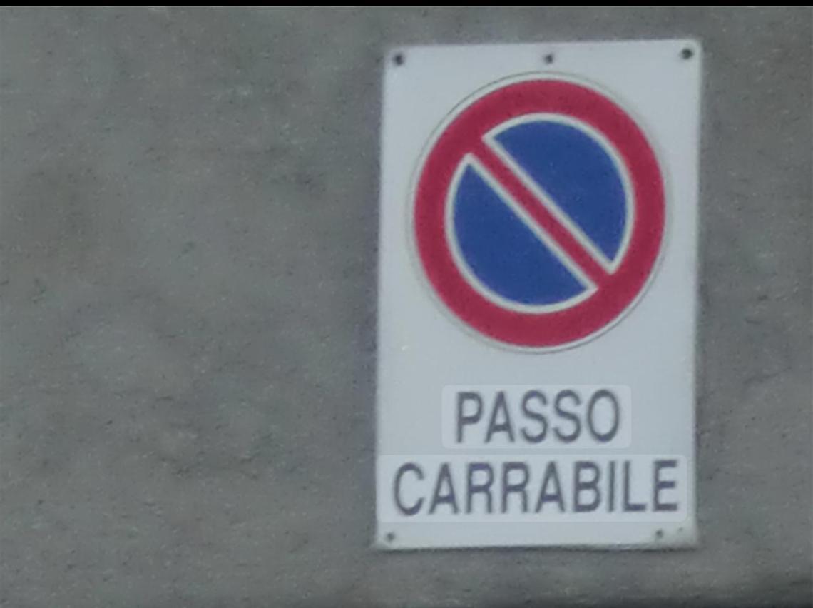 Finti passi carrabili ad Andria