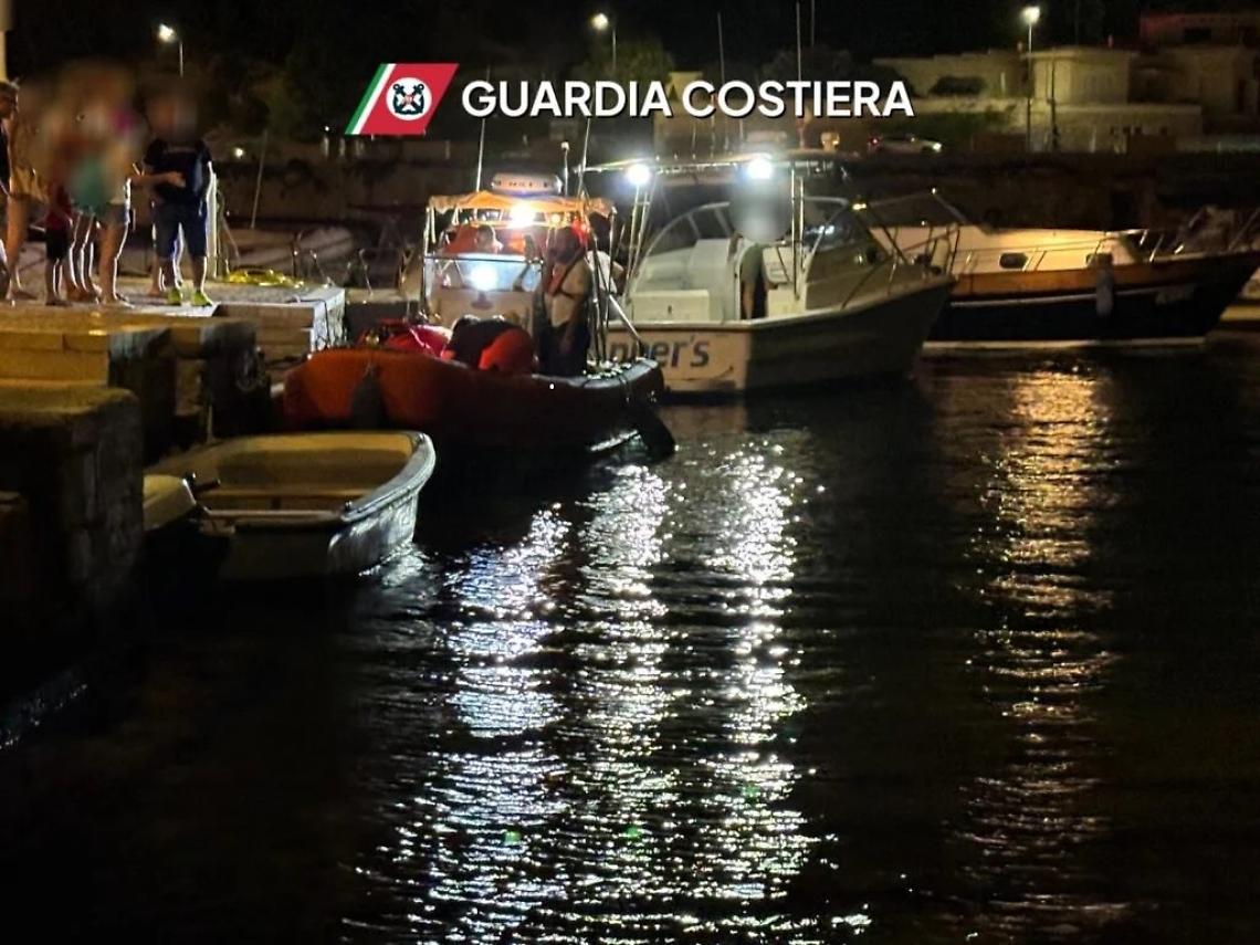 L'arrivo nel porticciolo di Santa Caterina - foto della Guardia Costiera