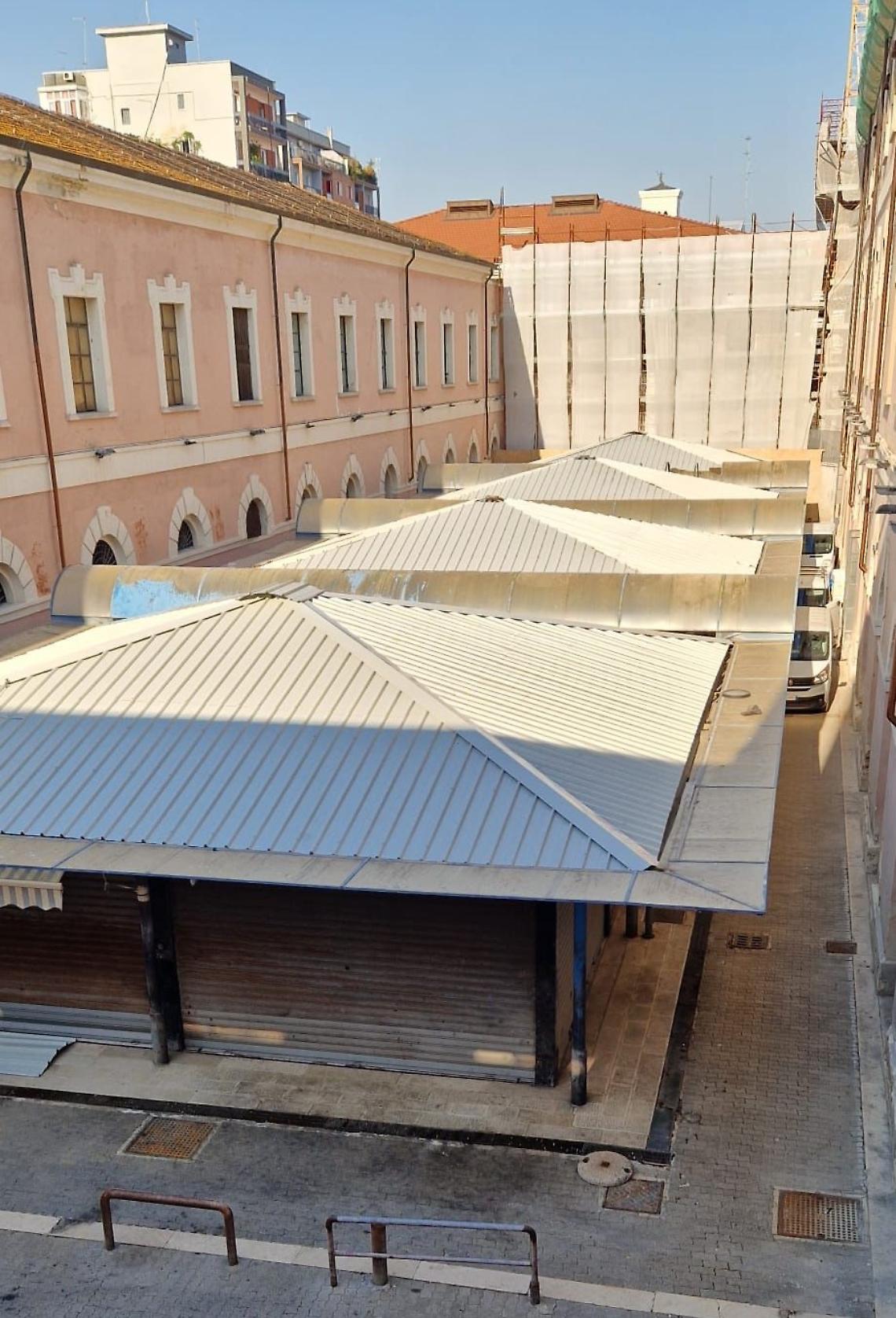 Le nuove coperture al settore ittico della ex Manifattura Tabacchi a Bari