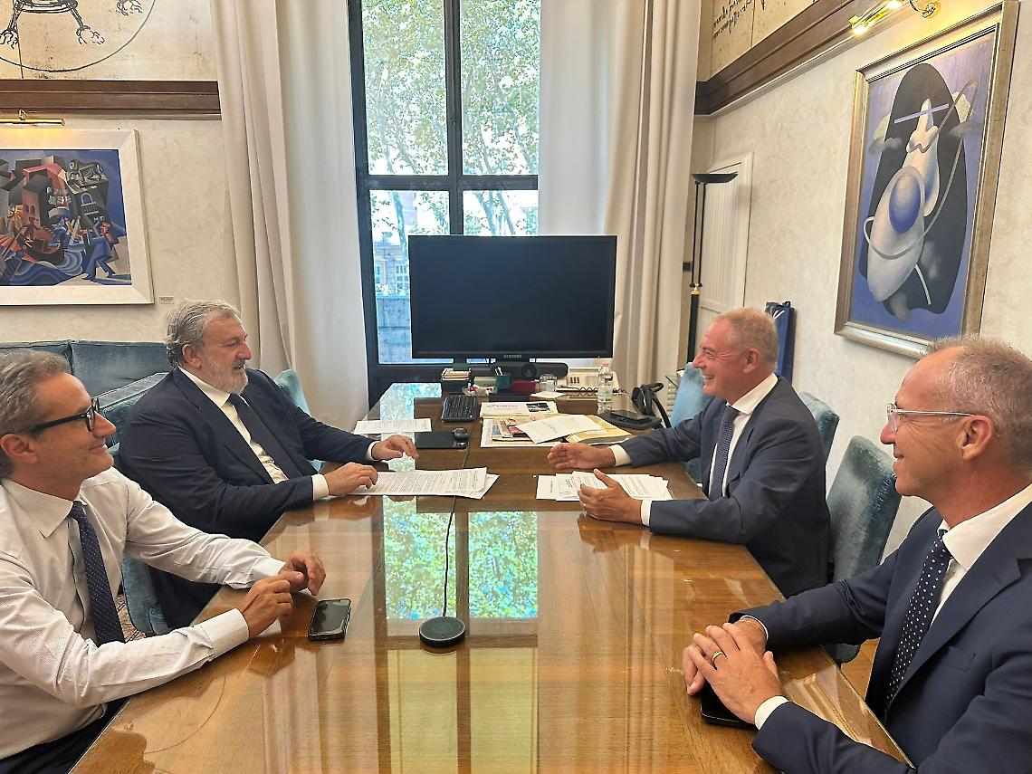 L'incontro a Roma tra Michele Emiliano e Adolfo Urso