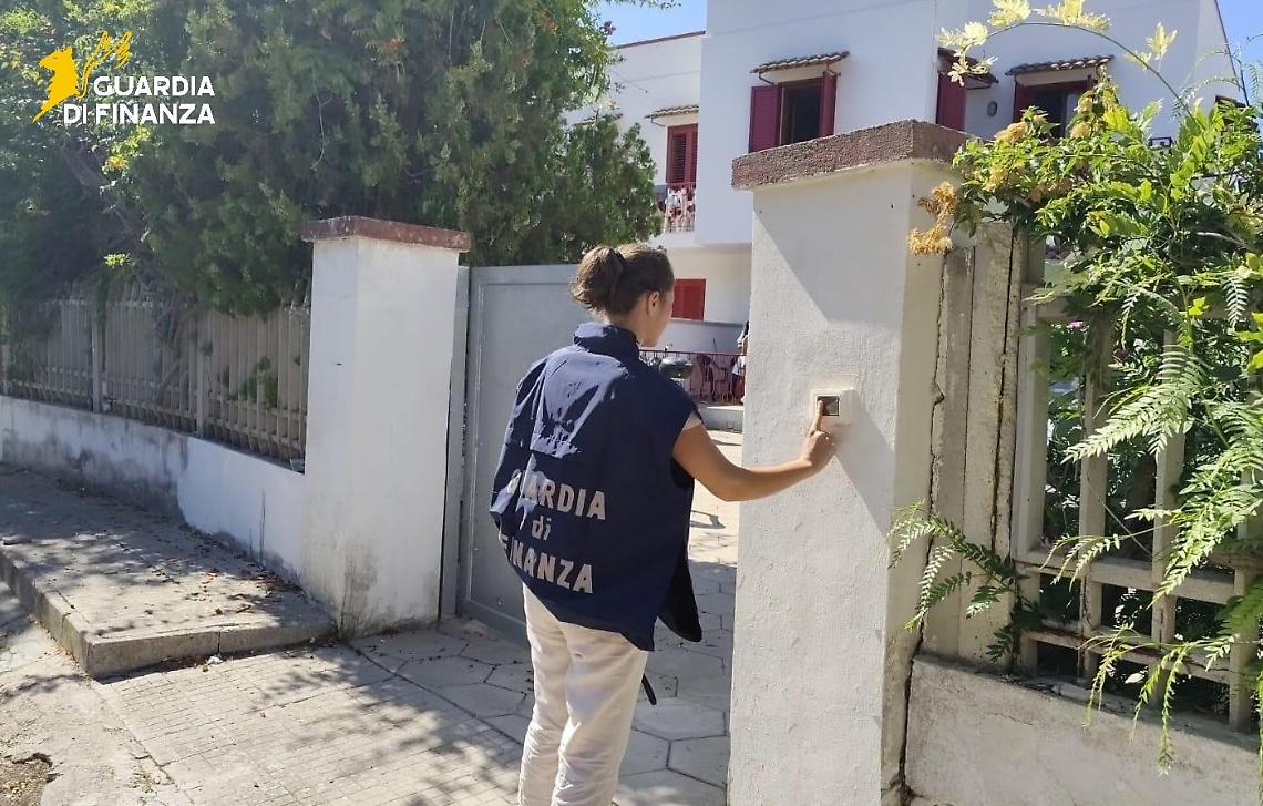 Il blitz della Guardia di Finanza a Gallipoli