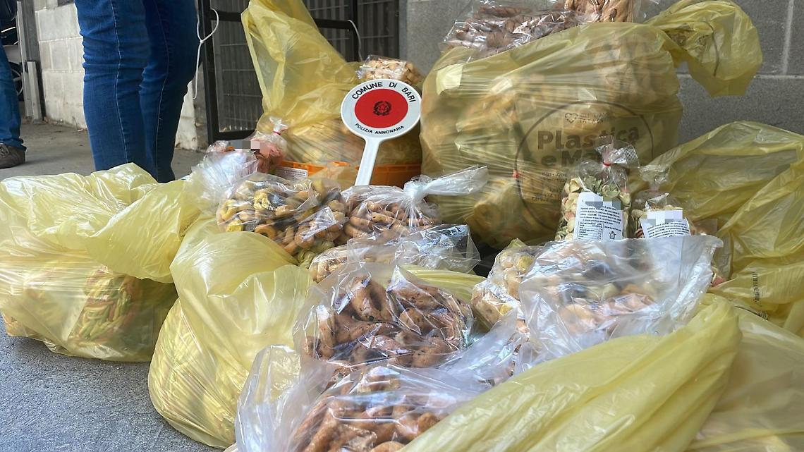La guerra delle orecchiette a Bari Becchia