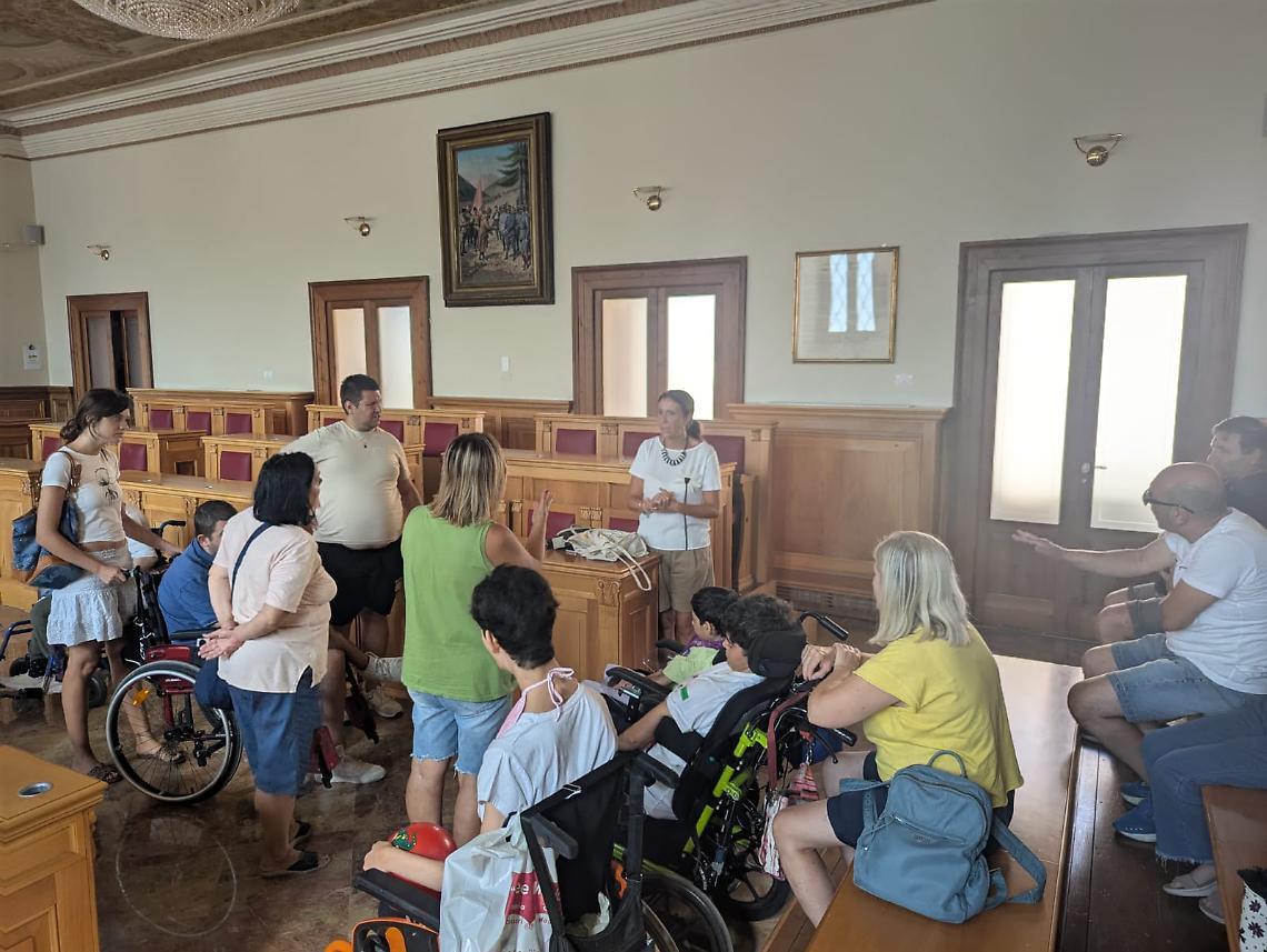 Incontro nell'aula consiliare di Bisceglie con le famiglie che utilizzano il Centro riabilitativo Quarto di Palo 