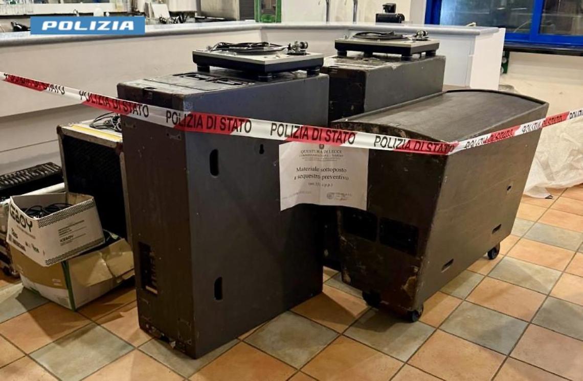 La strumentazione sequestrata dalla Polizia di Stato