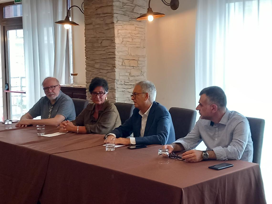 Da sin.: Vito Clemente, Vittoria Scazzarriello (moglie del dott. Oronzo Forleo), Egidio Albanese e Gianluca Pellitta 