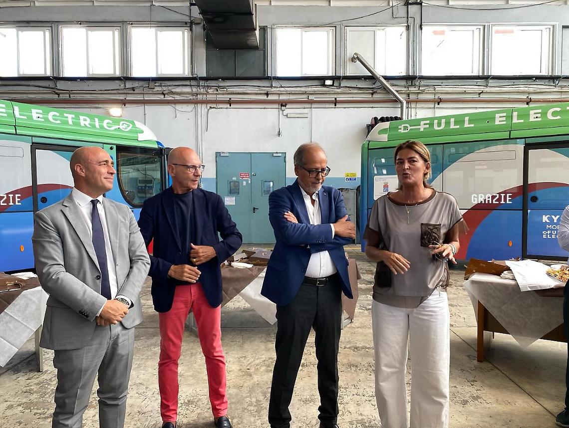 Il sindaco di Taranto Piero Bitetti alla cerimonia di commiato del Direttore generale di Kyma Mobilità Pietro Carallo