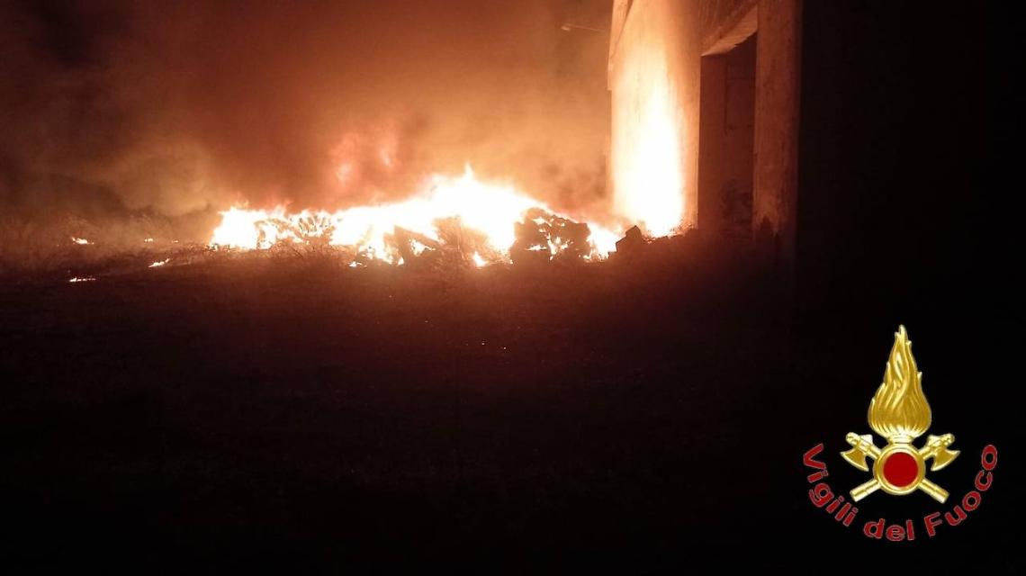 Roghi nella notte a Trinitapol