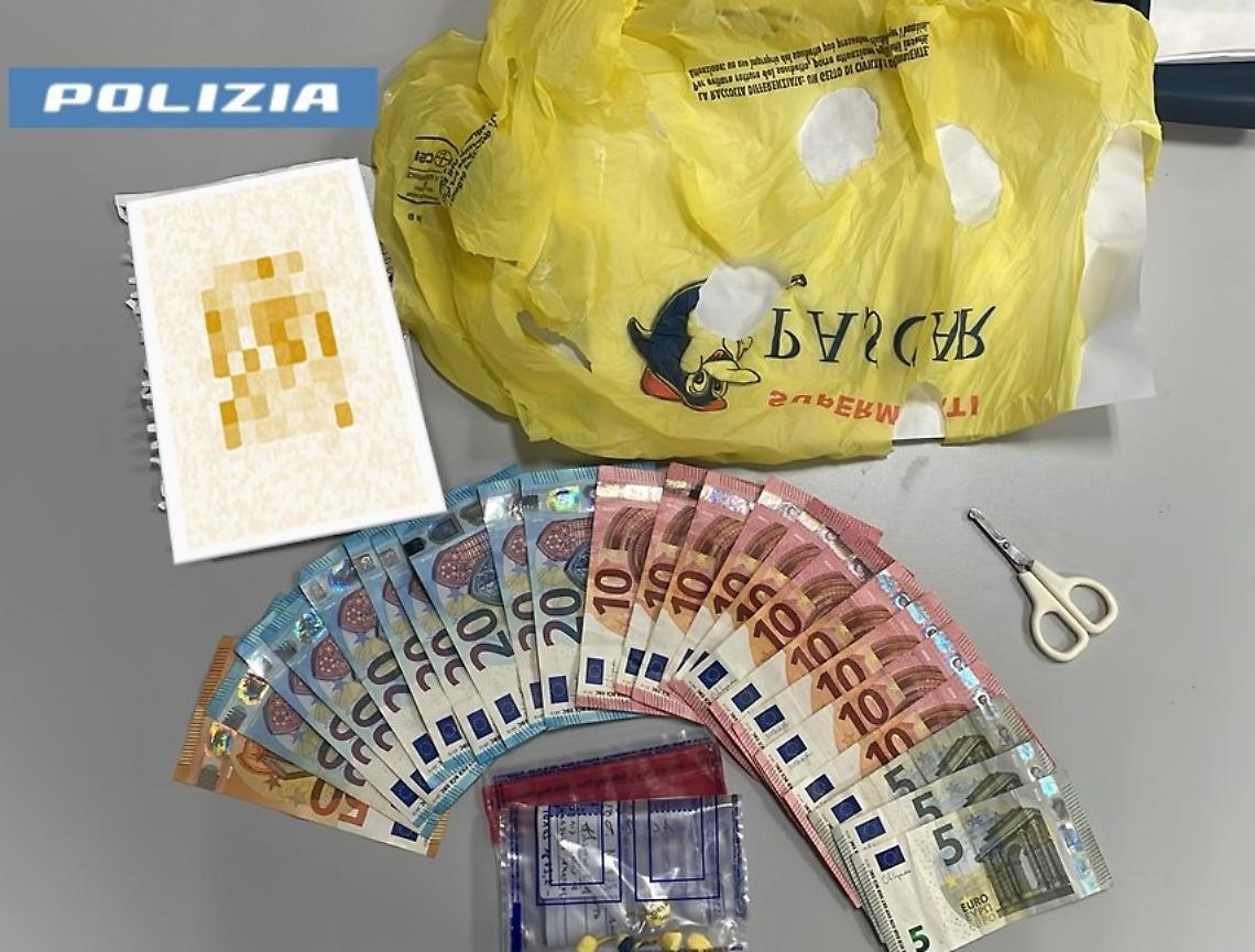 Droga e soldi sequestrati dalla Polizia