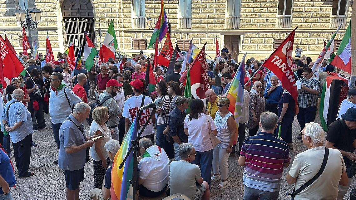 La Cgil in piazza a Taranto: “Fermare il genocidio a Gaza” - foto di Francesco Manfuso