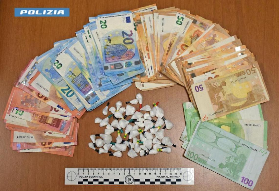 Droga e soldi sequestrati dalla Polizia