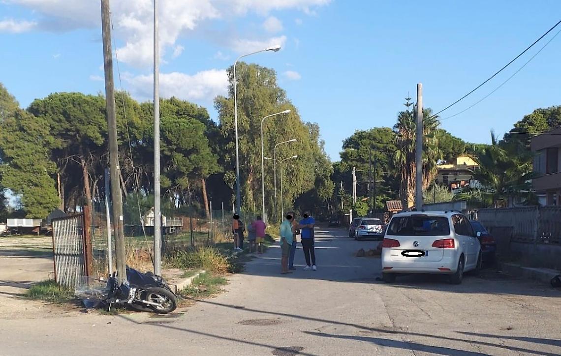 Incidente stradale nei pressi di Lido Azzurro - foto di Francesco Manfuso