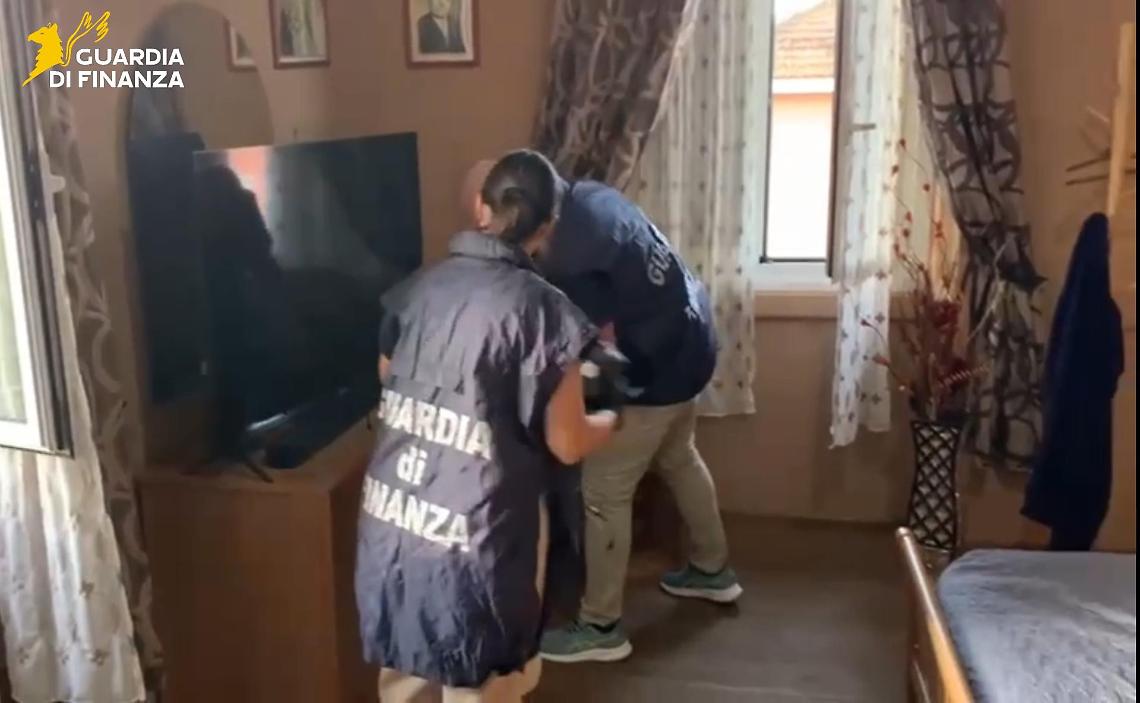 Controlli e sequestri della Gdf anche nelle abitazioni private