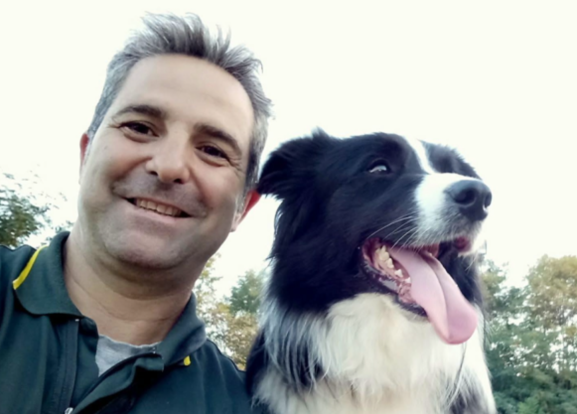Il vigile del fuoco con Marley, il cane-eroe