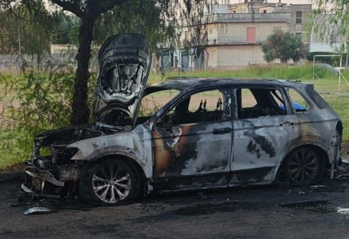 Bruciata l'auto del Sindaco di Oria, Cosimo Ferretti - foto di La Voce a Sud