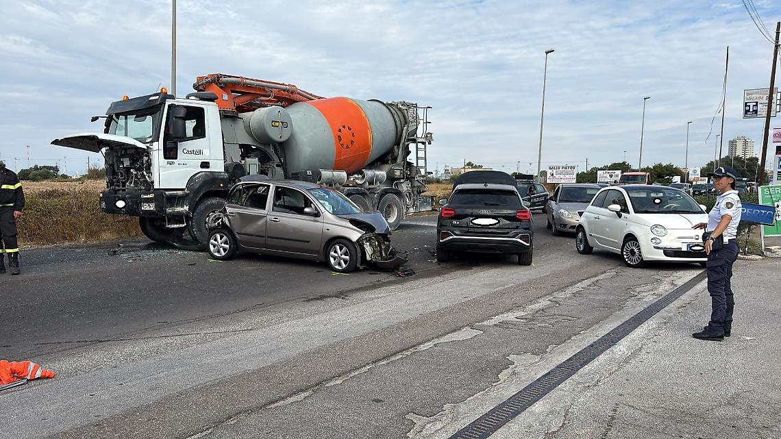 Tamponamento a catena sulla Talsano–Taranto - foto di Francesco Manfuso