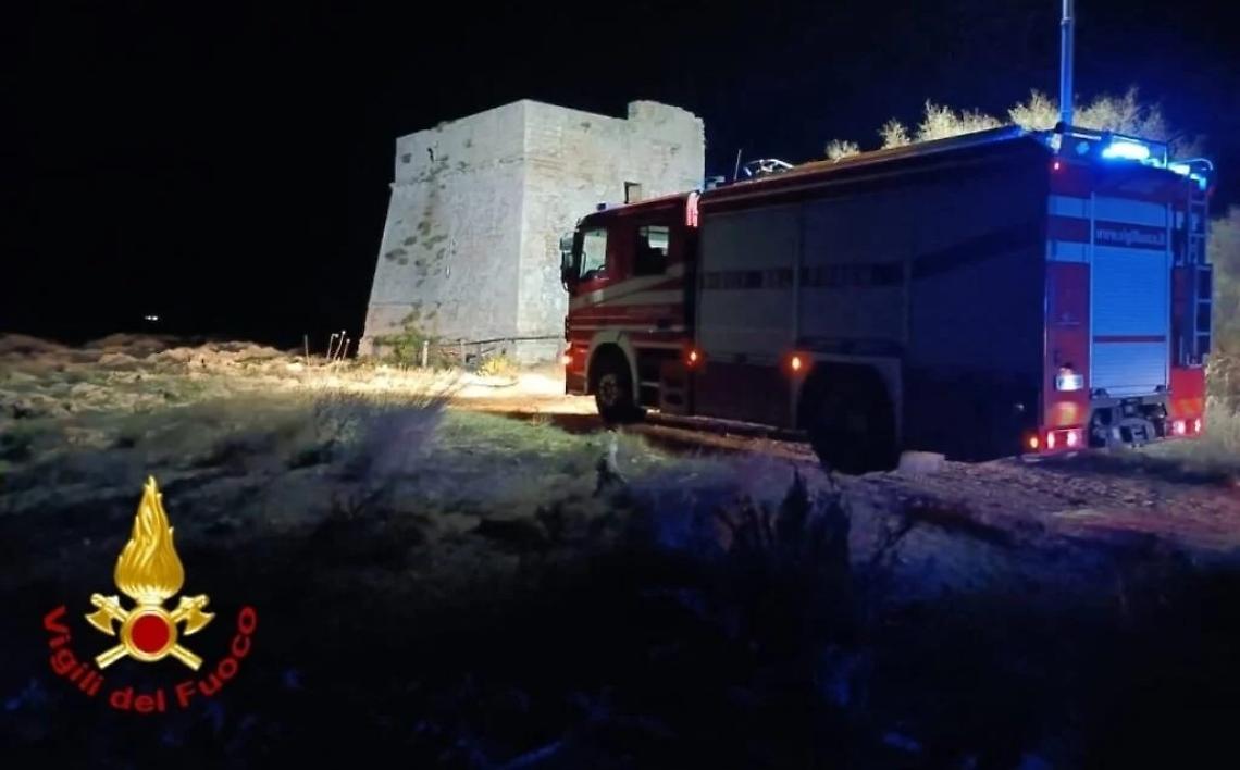 I Vigli del fuoco a Punta Penne a Brindisi 