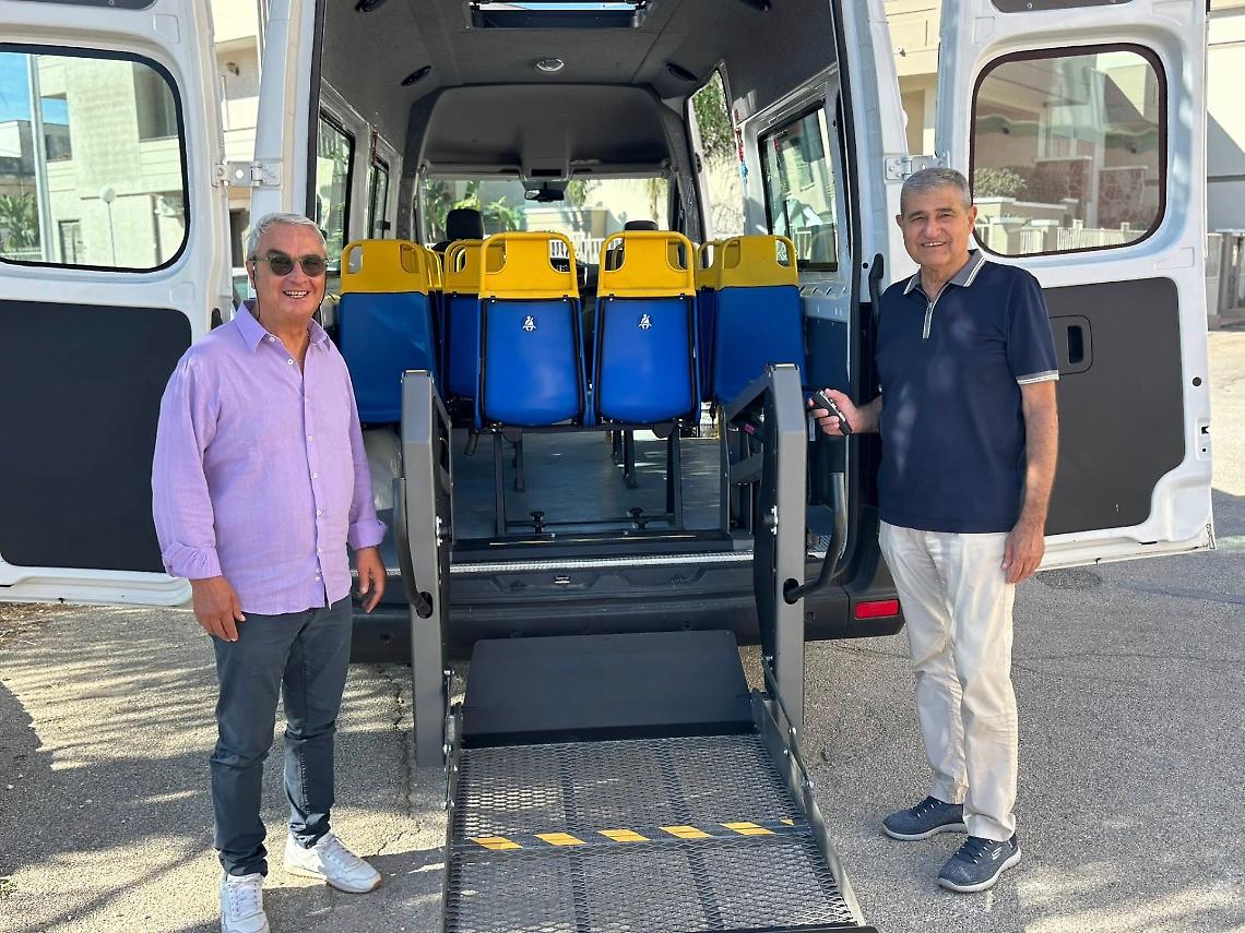 Nuova rampa per disabili sullo scuolabus comunale di Torricella