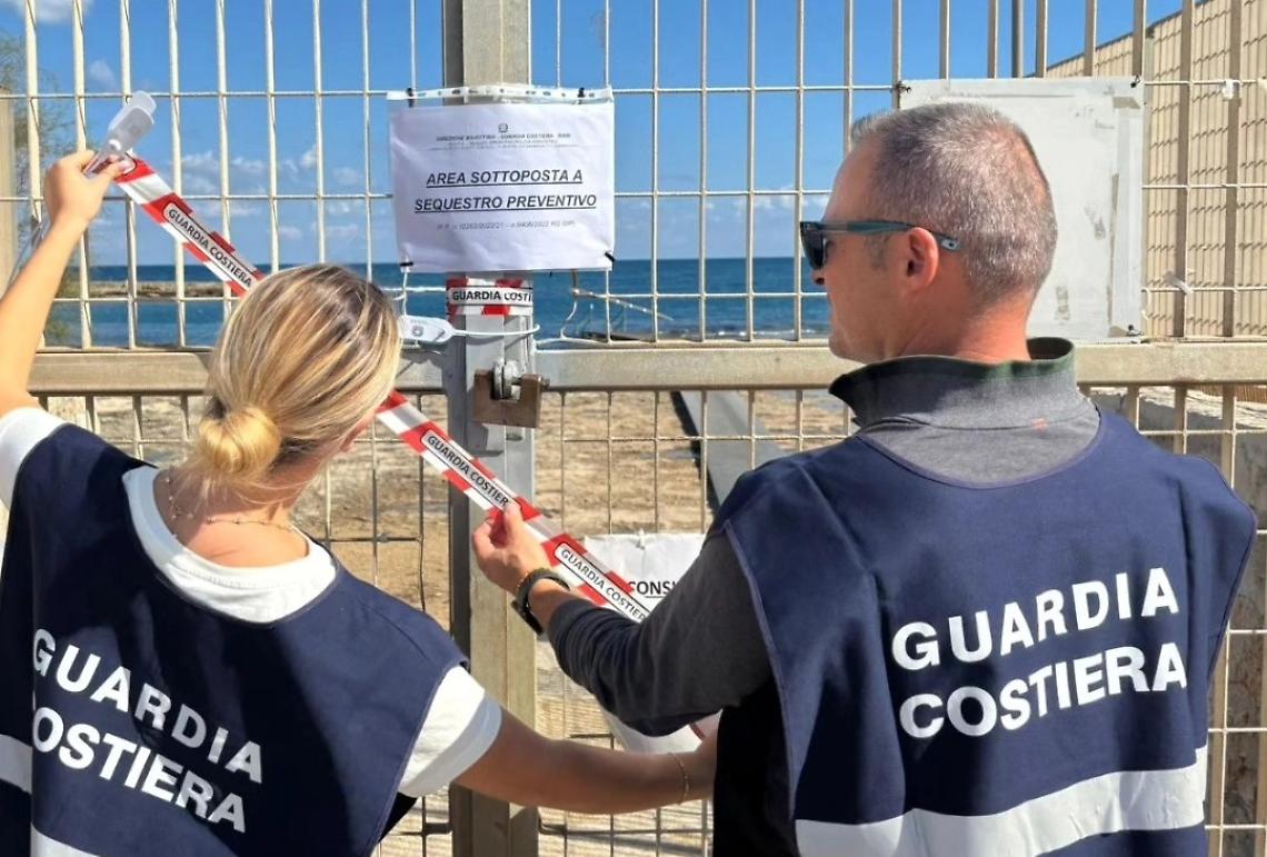 La Guardia costiera appone i sigilli