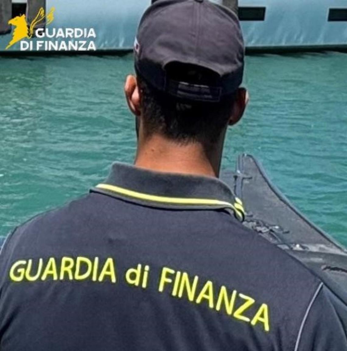La Guardia di Finanza a Mola di Bari