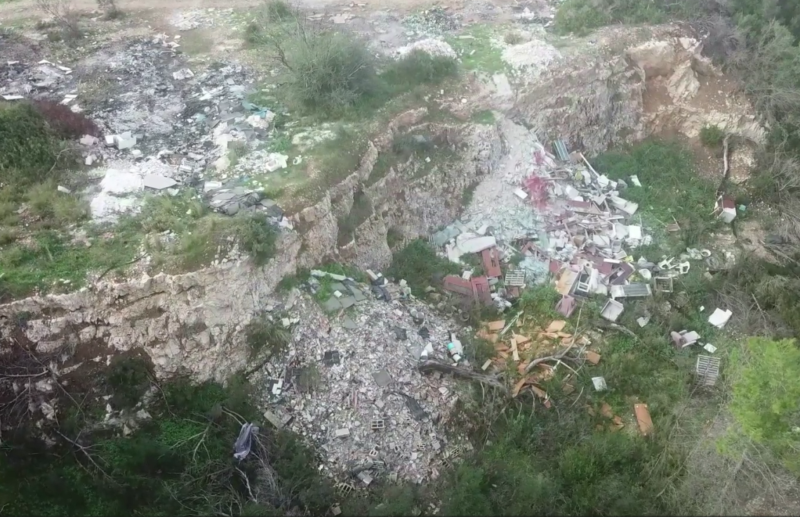 Smaltimento illecito e roghi di rifiuti: arresti e sequestri nell’hinterland tarantino